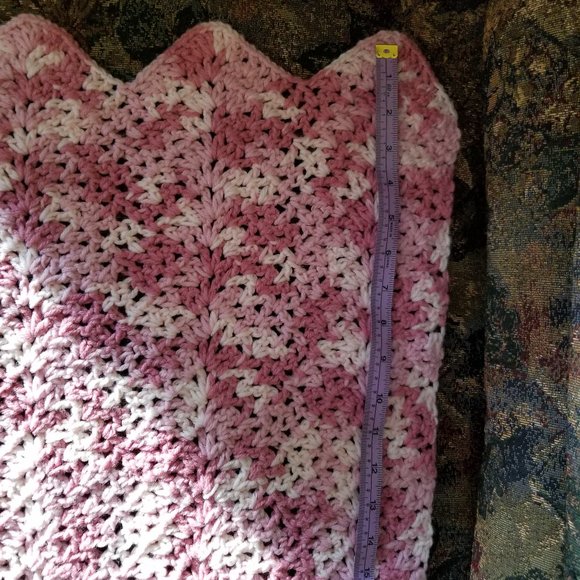 Crochet, lace pattern, scallope edge, pink afghan/throw/wrap/blanket, handmade - Picture 2 of 7